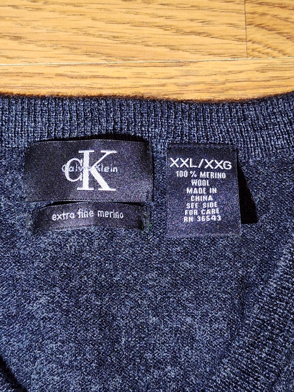 Calvin Klein Extra Fine Merino Knit V-Neck Sweater Mens 2XL Charcoal Gray Jumper - Picture 4 of 8